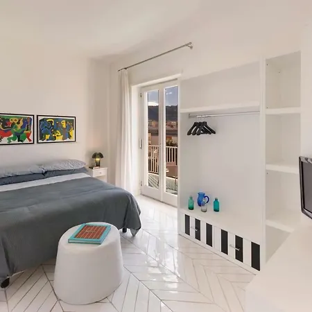 Lory House アパート *